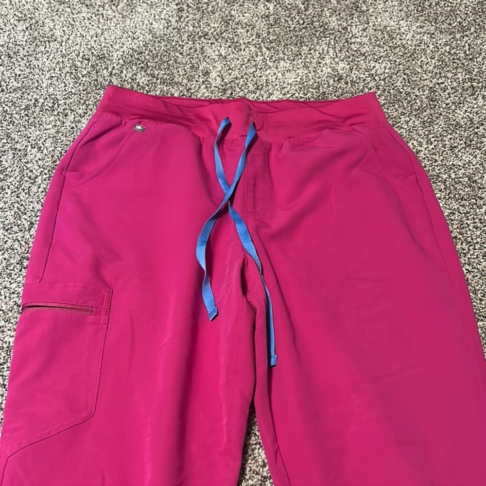 Figs bright pink set